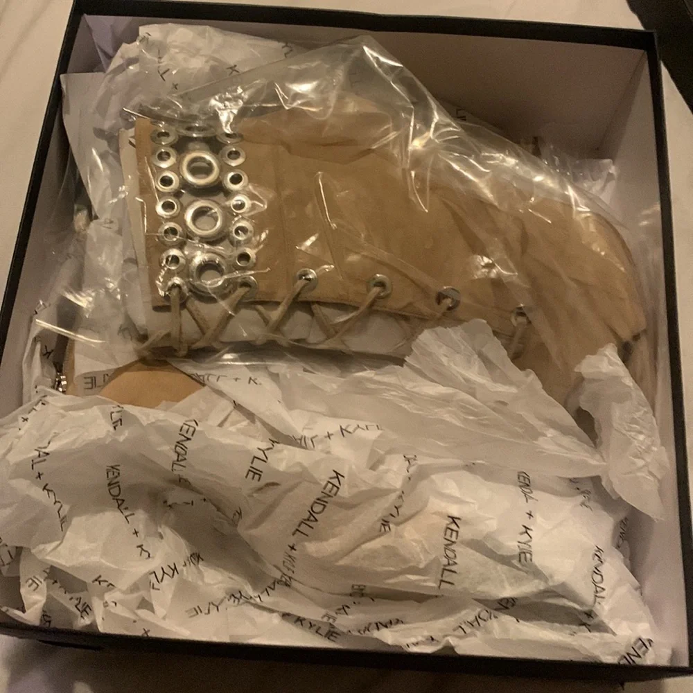New KENDALL + KYLIE WOMEN'S GIADA SHOE Size 7